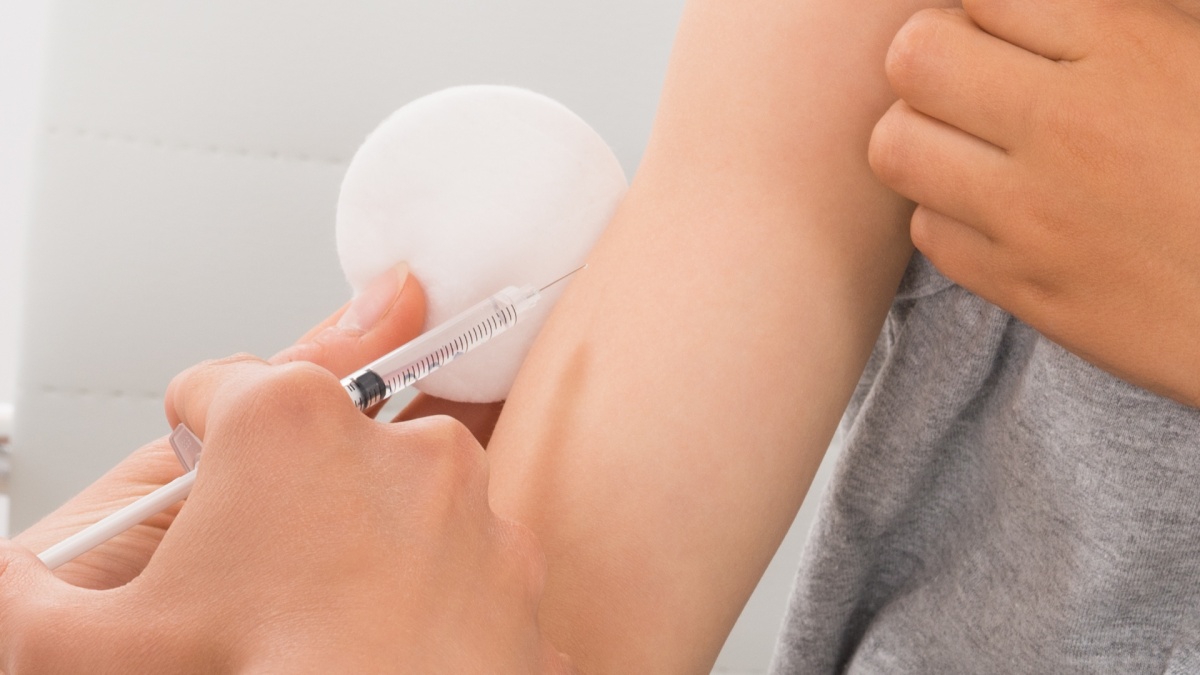 Vokietijoje vaikai per klaidą paskiepyti suaugusiesiems skirta COVID vakcinos doze