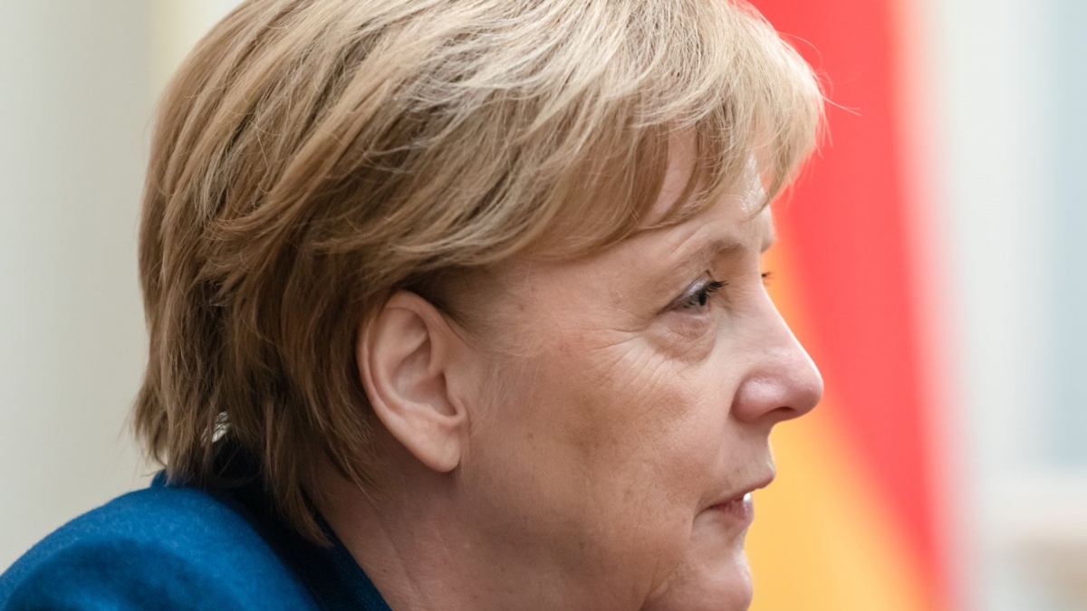 Apsauginių lydima A. Merkel parduotuvėje neteko piniginės