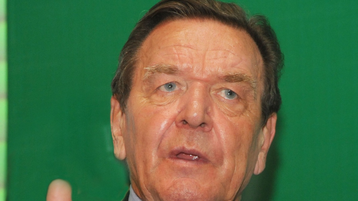 Ryšiais su Rusija kaltinamas buvęs Vokietijos kancleris G. Schröderis neteko dalies privilegijų