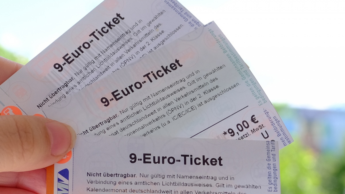 Vokietijos transporto sektorius ragina dviem mėnesiams pratęsti 9 eurų bilieto galiojimą