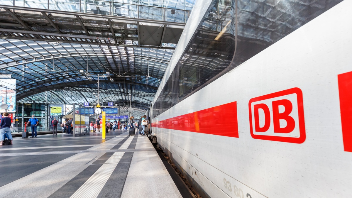 Vokietijoje per Kalėdas kursuos daugiau traukinių