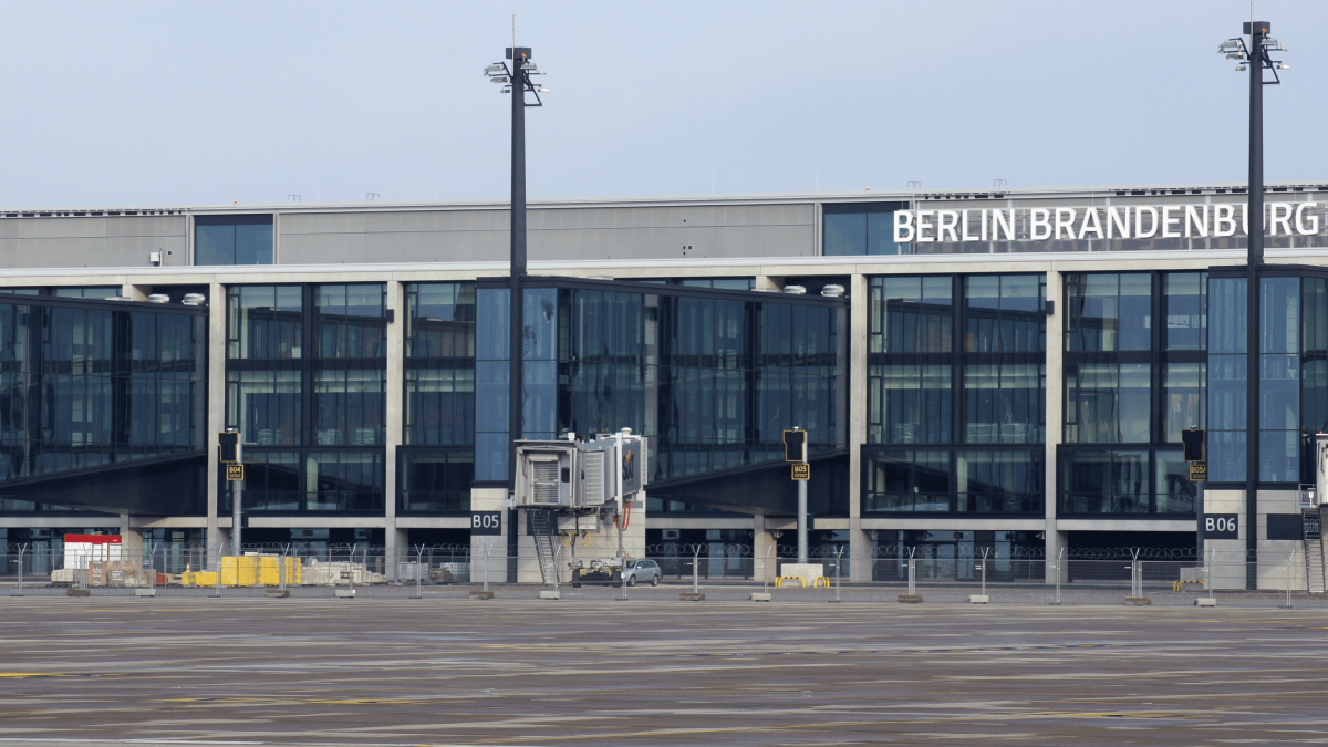 Trečiadienį iš Berlyno oro uosto atšaukiami visi keleiviniai skrydžiai