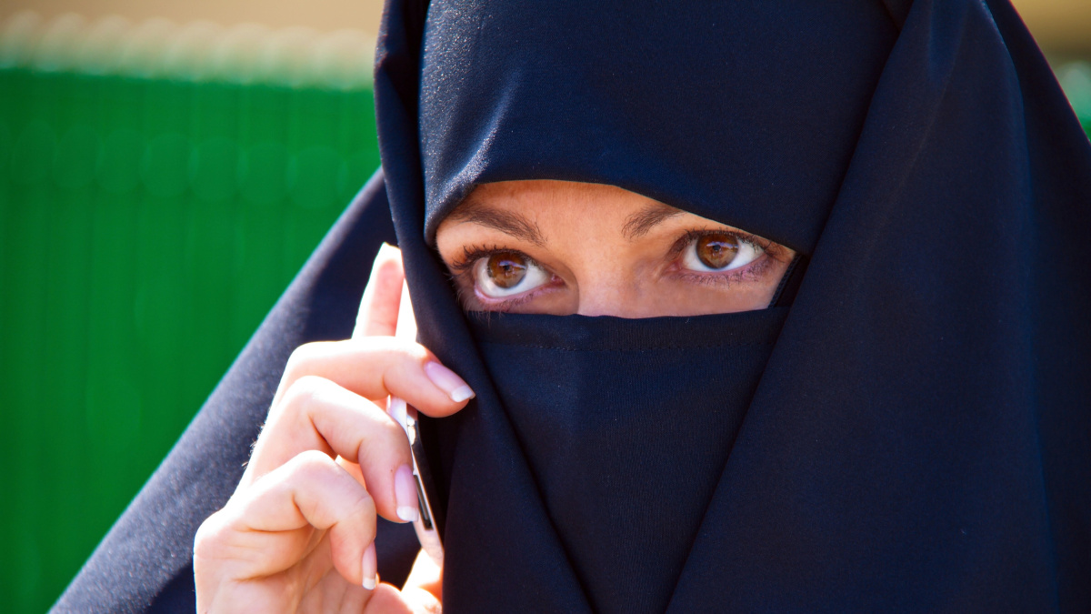 Vokietijoje siūloma uždrausti veidą dengiančią moterų aprangą