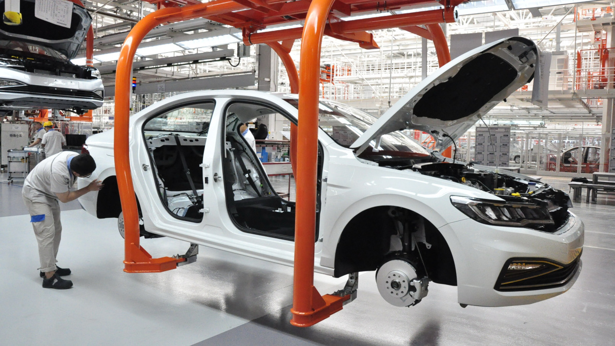 „Volkswagen“ paskelbė naikinsianti dešimtis tūkst. darbo vietų