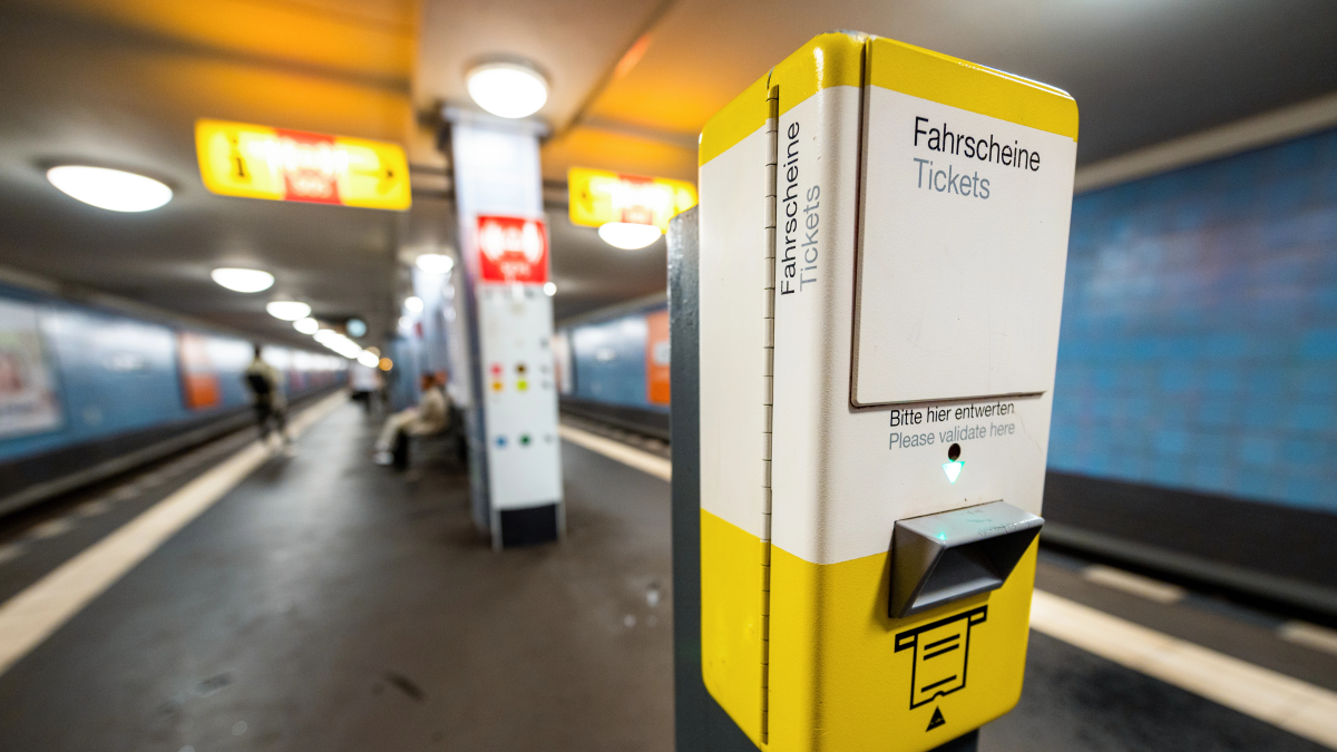 Ar Berlyne nebeliks viešojo transporto bilietų automatų?