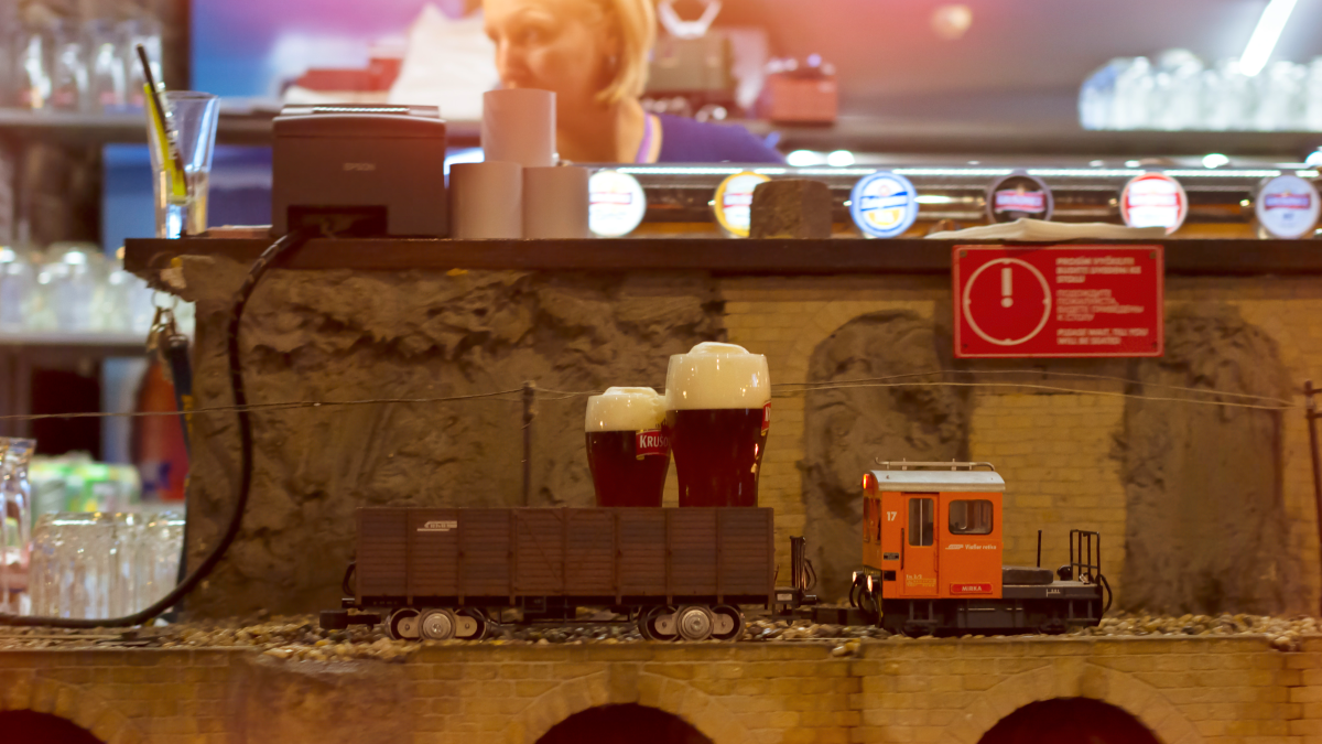 Dvejose Berlyno traukinių stotyse uždrausta vartoti alkoholį