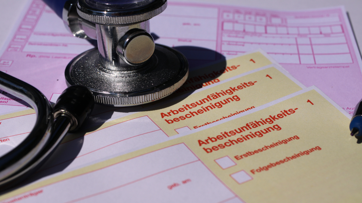 Vokietija svarsto griežtinti nedarbingumo tvarką – pažymos gali reikėti nuo pirmos dienos