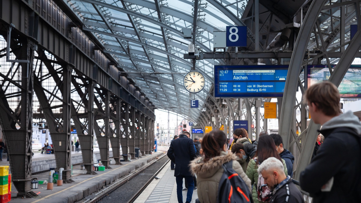 „Deutsche Bahn“ keičia traukinių tvarkaraštį: atsiras greitesnių reisų ir tiesioginiai maršrutai į Italiją