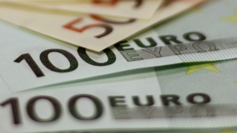 Vokietijos mažmenininkai siūlo kiekvienam gyventojui skirti 500 eurų pirkinių kuponus